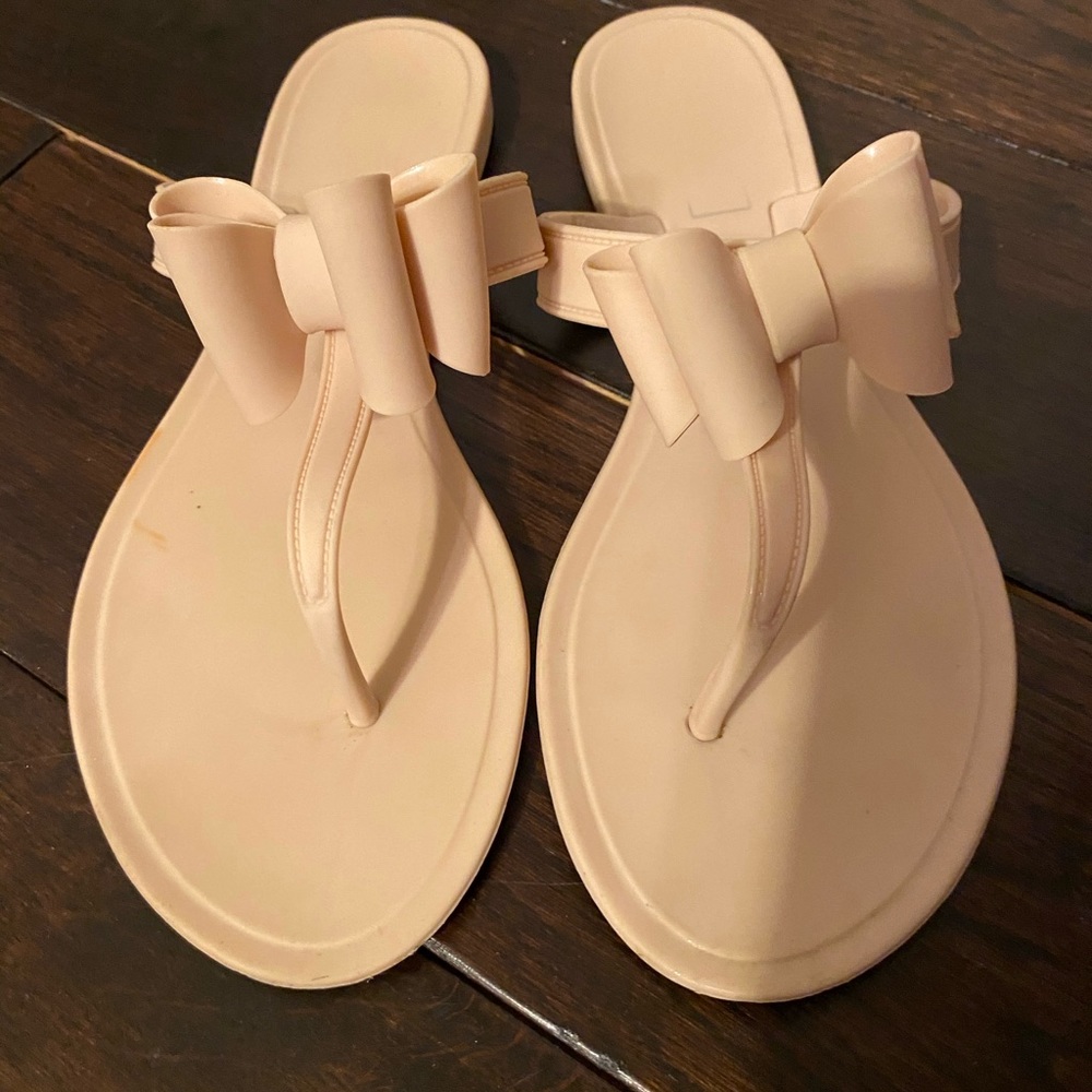 Beige flats with bow detailing